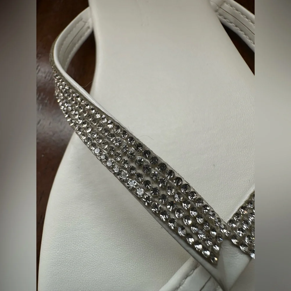 ✨ Sparkly White Rhinestone Flip‎ Flop Sandals Women Size 7 Summer Beach Chic✨